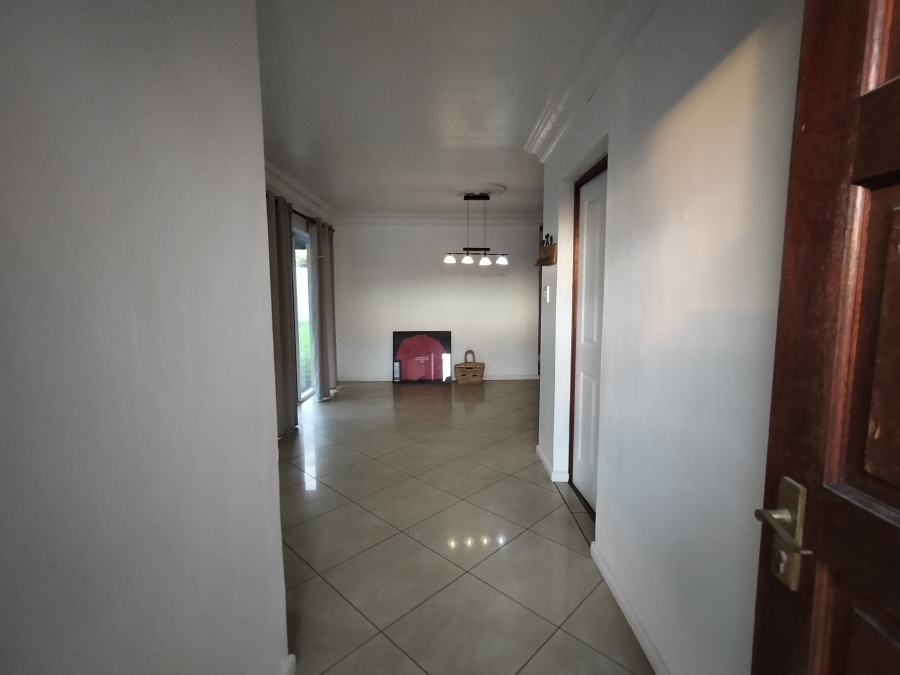 To Let 3 Bedroom Property for Rent in Eikenbosch Western Cape